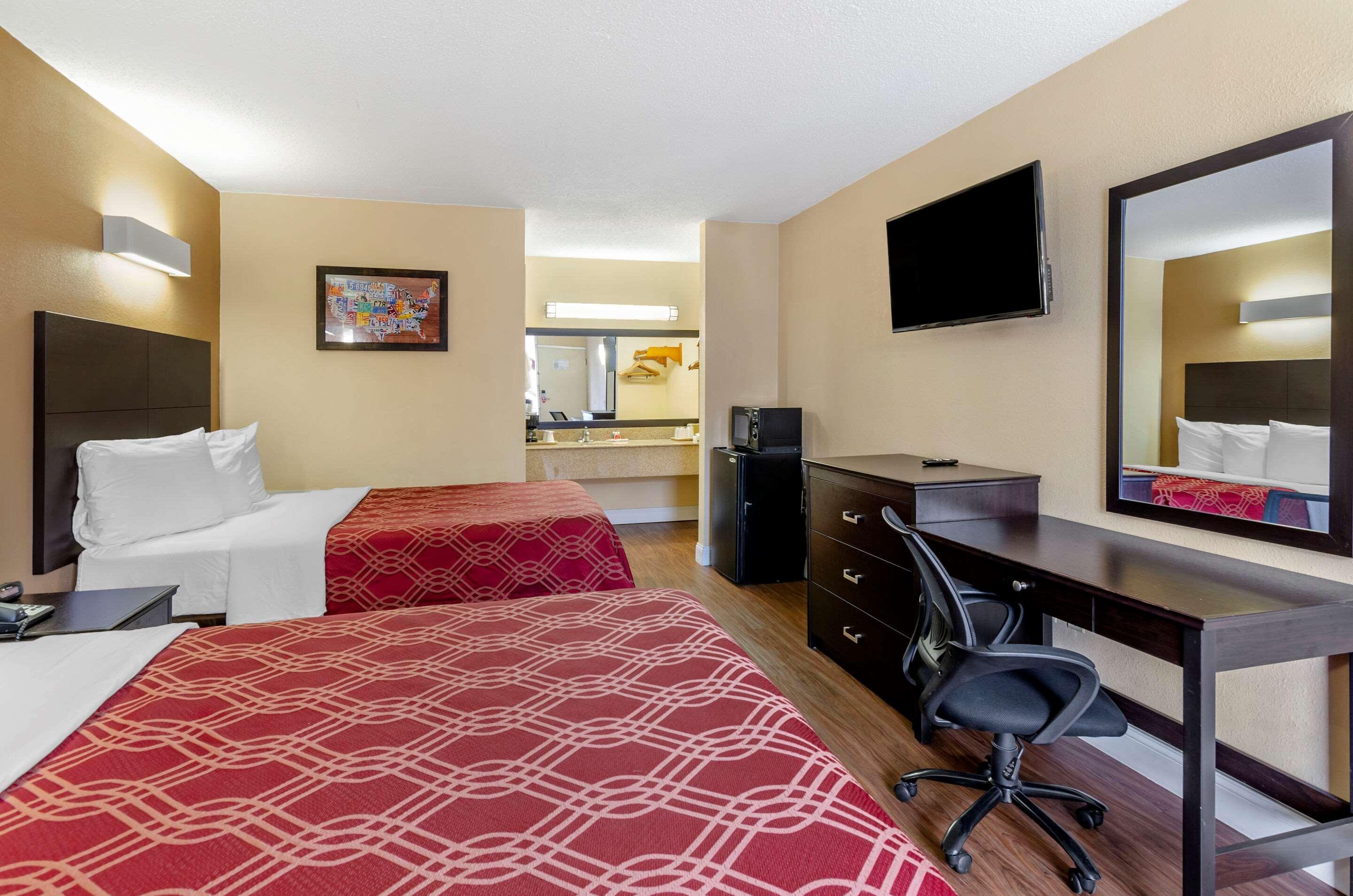 Lodge Econo Civic Center