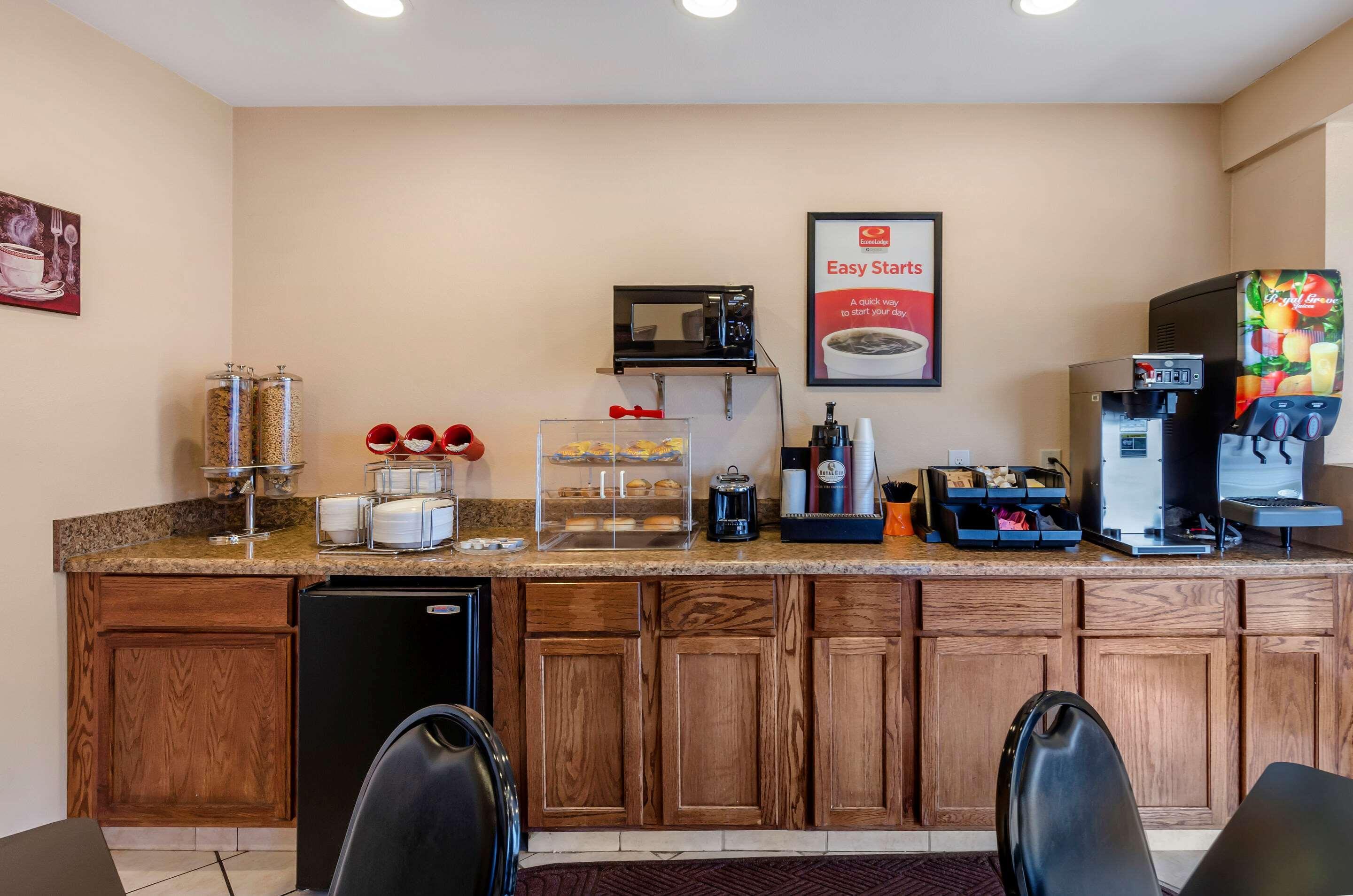 Econo Civic Center Lodge *